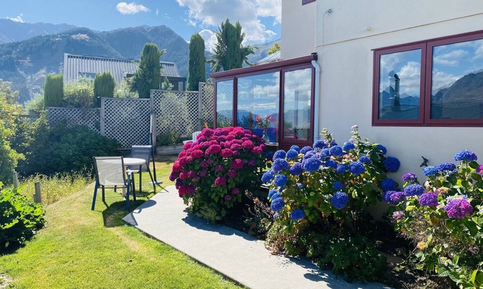 Queenstown Apartment | Hidden Boutique Studio , 5 Minutes to Queenstown's Vibrant Town Centre