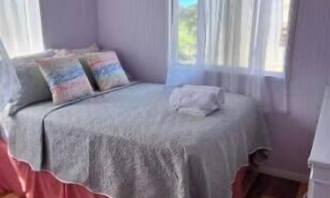 Old Trees Bay House | Hidden exquisite homenCharming 2-bedroom,2 bathroom home in nice Derricks
