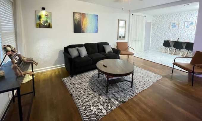 Denison House | Hidden Gem 3BR w/ Full Kitchen