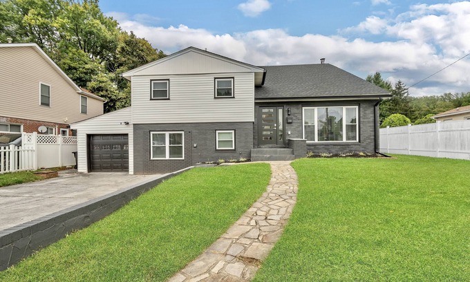 Lochearn House | Hidden gem in quiet neighborhood with pool