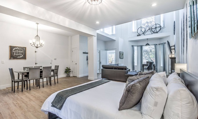 Central West End Apartment | Hidden Gem | JZ Vacation Rentals
