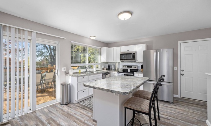 St. Peters House | Hidden Gem on Hillview * 4BD * Games * Good Vibes