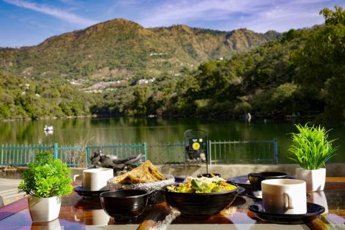 Naukuchiyatal Hotel | Hidden Lake By Vista Stays