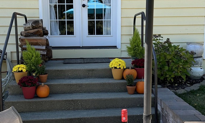 Poulsbo Bed & Breakfast | Hidden Meadows - Quiet, charming, close to shopping, medical and naval bases.