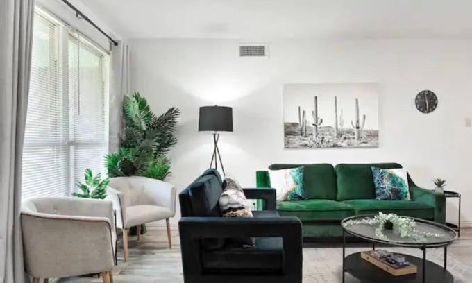 Cedar Crest House | Hidden Modern Gem|Mins to DownTown|GameRoom