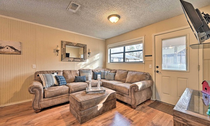 Broken Bow Cottage | 'Hidden Oaks' Broken Bow Vacation Rental, Pets OK!