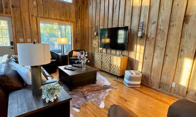 Abbeville Cabin | Hidden Oaks Homey Cabin #6