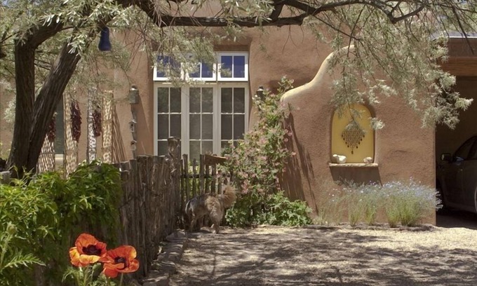 Historic Eastside Cottage | Hidden Treasure - Steps from Canyon Road