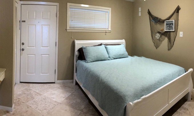 Port Arthur Condo | HIDE TIDE Amazing Water View With Pool