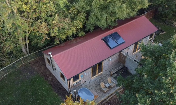 Woodham Ferrers Cabin | Hideaway 2 - Rural cabin with Hot tub