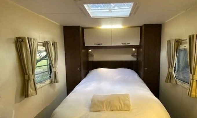 Darwin House | Hideaway Caravan Sleeps 2