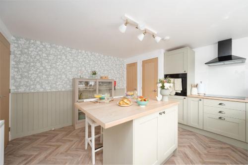 Portsoy Villa | Hideaway Cottage W Hot Tub