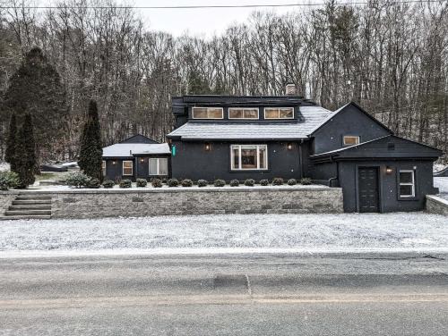 Lake George House | Hideaway Lodge - Glen Lake, Lake George