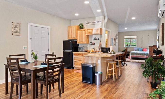Sagle Condo | Hideaway Suite in Sagle