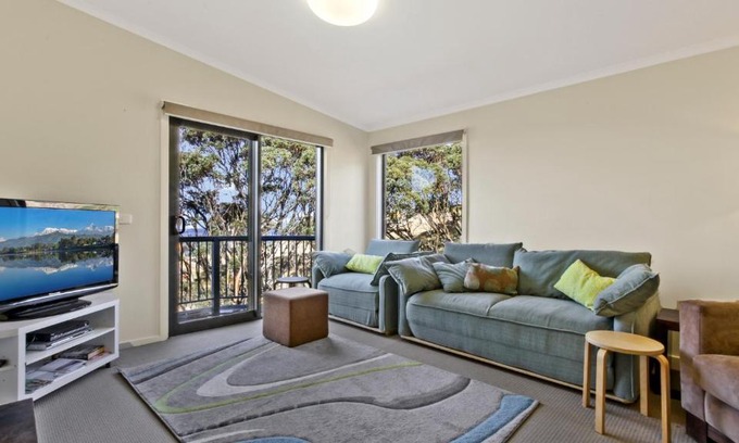Hotham Heights Apartment | Higgi Drive 4