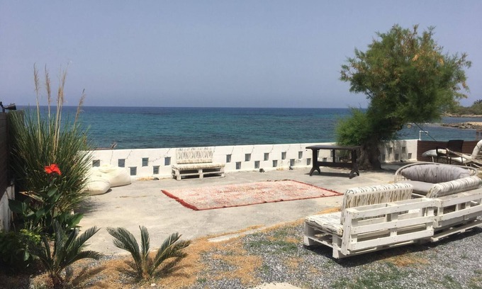 Karaoglanoglu Apartment | High By The Beach House