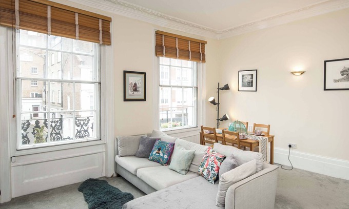 Campden House | High-ceiling Gorgerous Victorian flat with private garden - 3 mins to Hyde Park