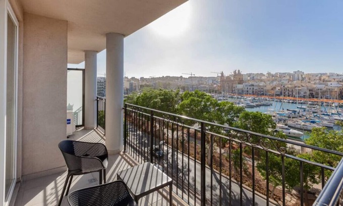 Pieta Apartment | High-END, seafront 2BR property in central with AC