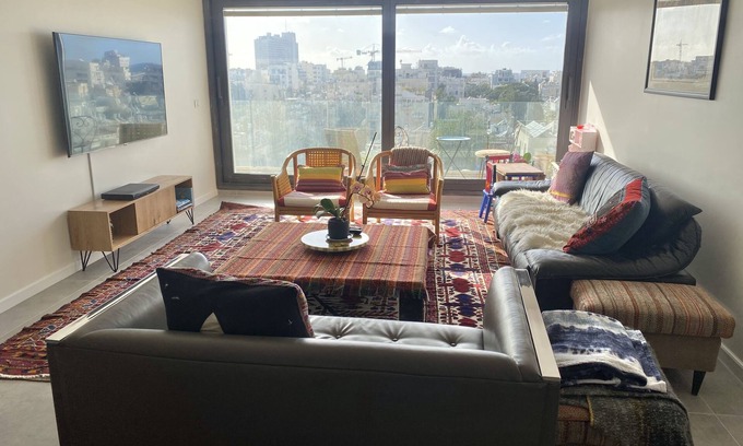 Old North Apartment | High end three bedroom apartment 8th floor with sea view, pool, parking!
