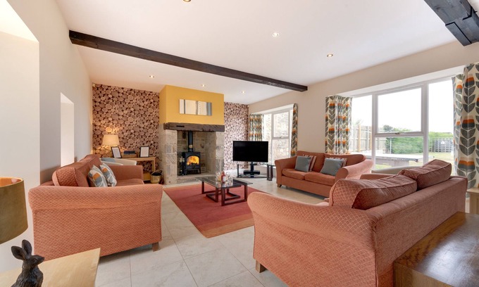 Chathill House | High Mill - Four Bedroom House, Sleeps 10