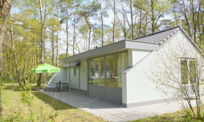 Stramproy House | High quality completely detached bungalow on small nature-filled holiday park