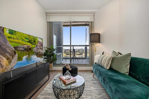 Moonee Ponds Apartment | High-Rise Balcony Unit with City Views Gym Pool