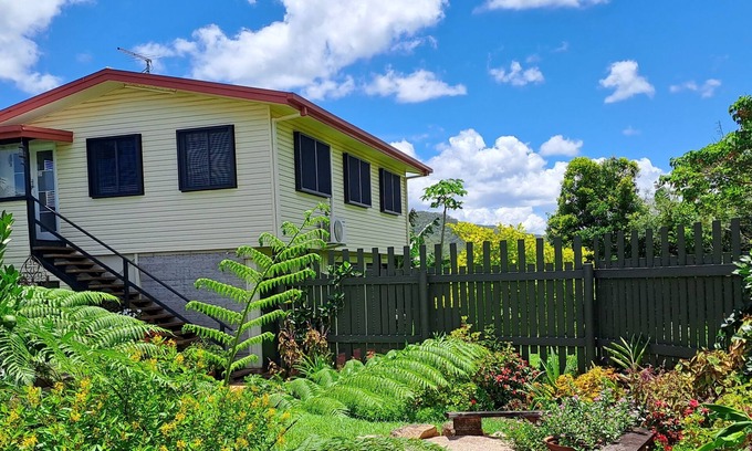 Atherton Apartment | High Set 1 bedroom apartment with views central Atherton