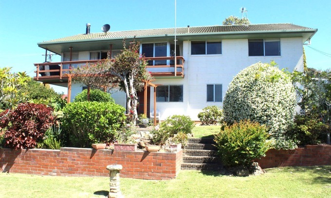 Black Head House | High Street Retreat is set in the heart of Black Head & has magnificent.