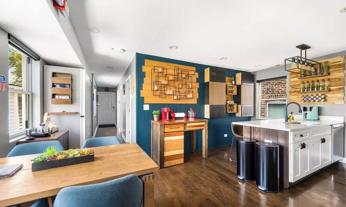 Lower West Side Condo | High-Style Oasis in Heart of Chicago + Free EV Charger!n