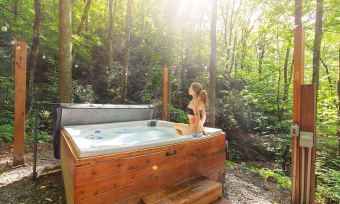 Saluda Cabin | High Top cabin at Cabin Fever in NC!