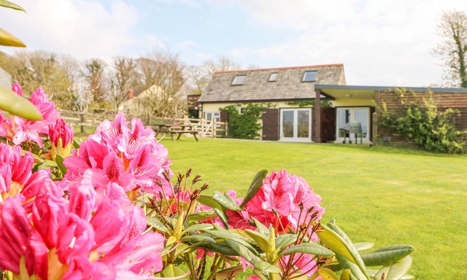 Bodmin Cottage | HIGHER KERNICK STABLE, pet friendly, with a garden in Blisland