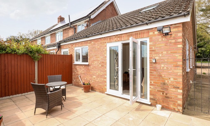 Roughton Cottage | HIGHFIELD, with a garden in Roughton