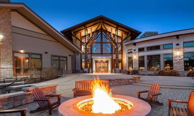 Fairfield Cabin | Highland Double | Steps to Slopes & Pool