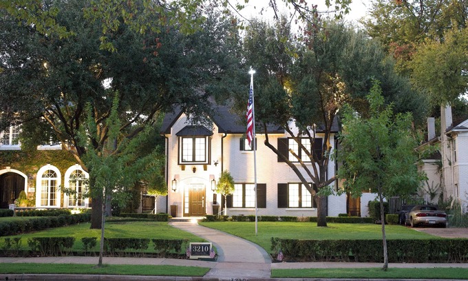 Park Cities House | Highland Park Mansion on Beverly Drive, 1080 feet from SMU’s stadium!