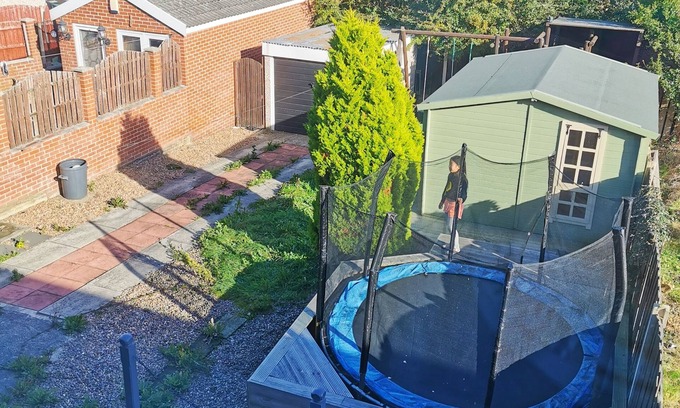 Barnsley House | ★Highstone House Barnsley★4 Bedroom/Parking/Centre