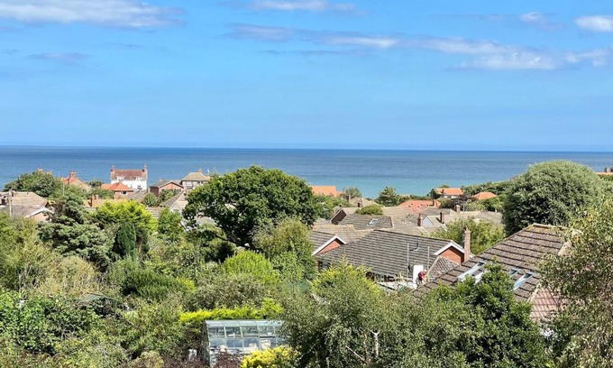 Mundesley House | Highview House Norfolk Coast - seaviews, beach, hot tub