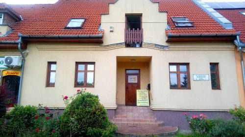 Kecskemet House | Highway House