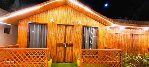 Kharar Bed & Breakfast | Highway Huts
