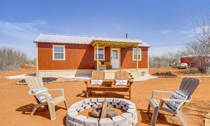 Cotulla Apartment | Hike, Hunt and Fish Pet-Friendly Studio in Dilley!