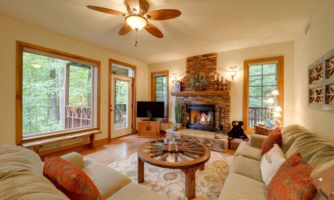 Mountain Air Condo | Hike On-Site! Home 8 Mi to Wolf Ridge Ski Resort