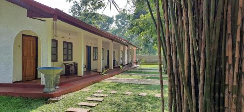 Kataragama House | HIKKADUWA REST