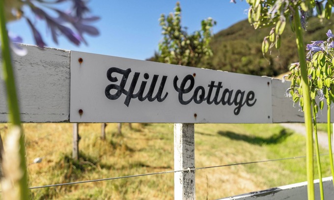 Featherston House | Hill Cottage - Featherston Holiday Home