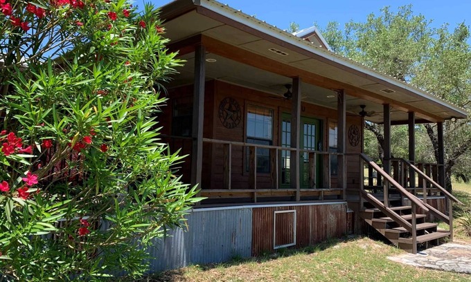 Pipe Creek Cabin | Hill Country Hideout