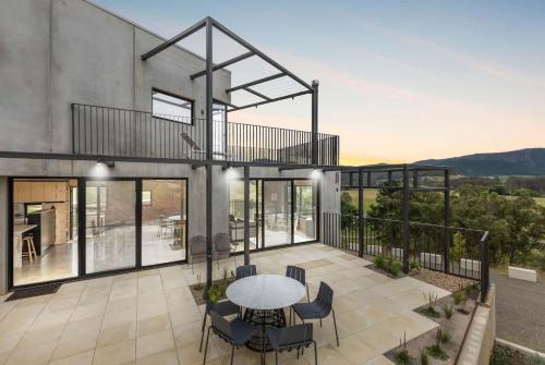 Wangaratta Forward House | Hill View
