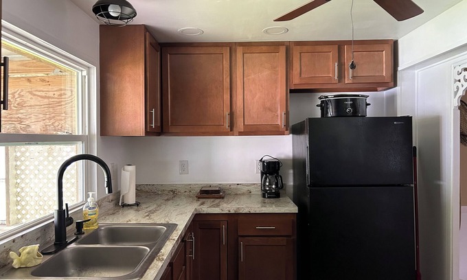 Satsuma House | Hillbilly Hideaway - Dunn's Creek & St. Johns River 2 Bdrm and 2 Bath.