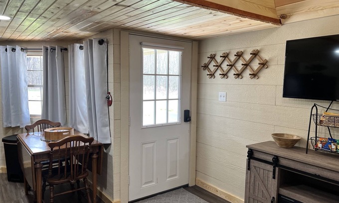 Jasonville Cabin | Hillenbrand Hideaway- perfectly located!