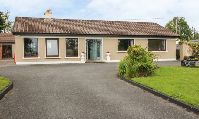 Banna House | HILLGROVE HOUSE, family friendly in Killorglin, County Kerry