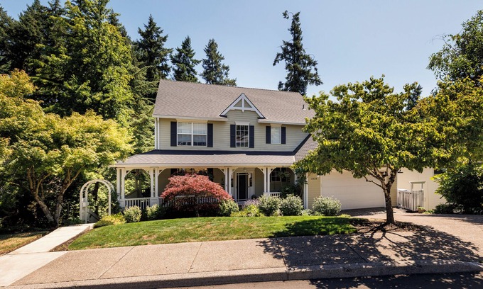 Bull Mountain Apartment | Hillshire Executive Suite Available August 20th