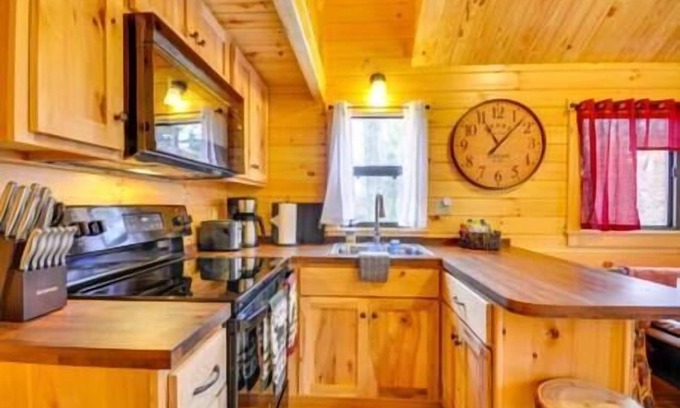 Traphill House | Hillside cabin with fire pit and mountain views!