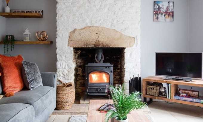 Tetbury Cottage | Hillside Cottage - sleeps 5 guests in 3 bedrooms